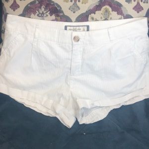 Abercrombie and Fitch white shorts size 6